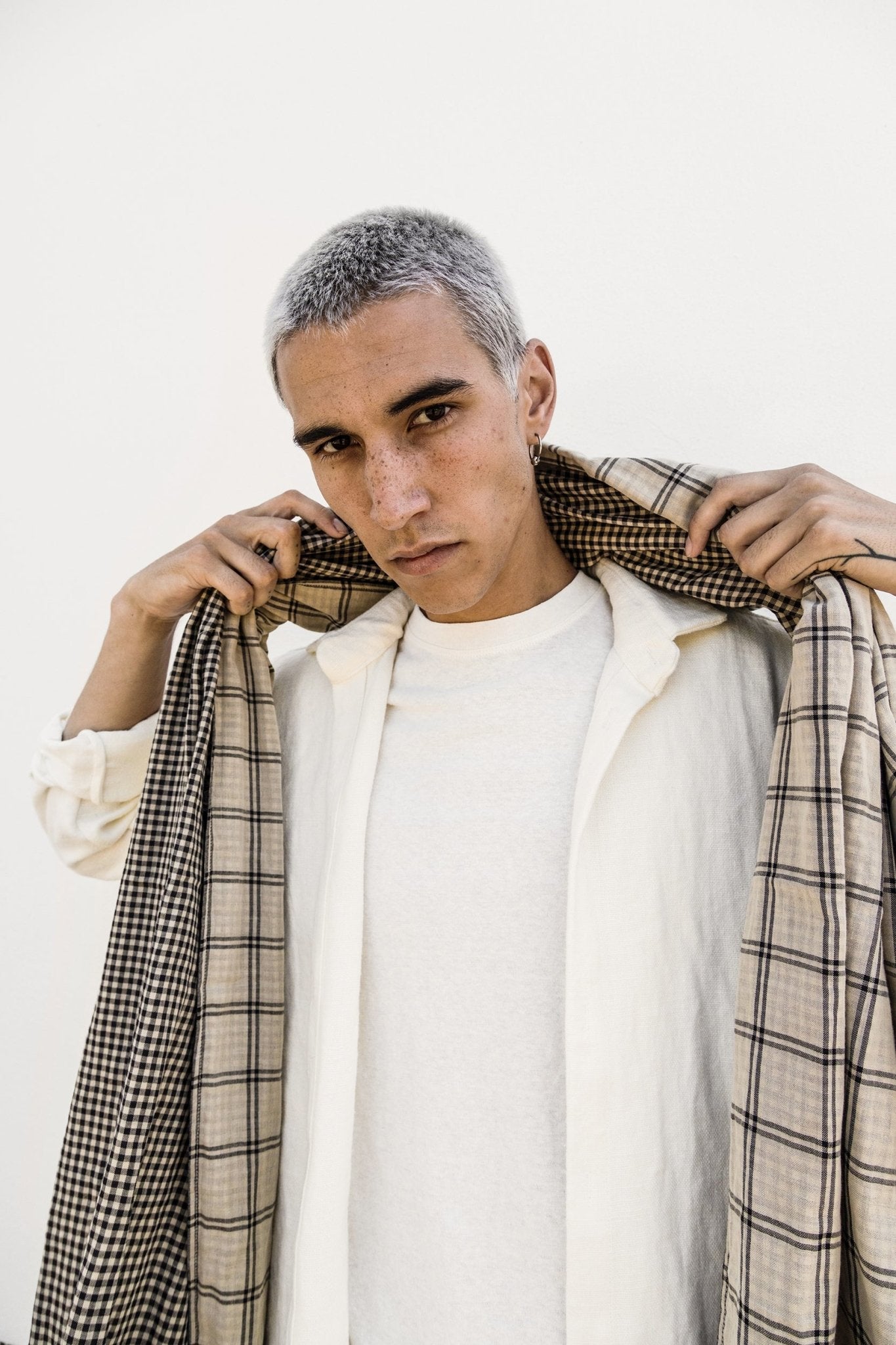 A.26 Black/ Beige Plaid