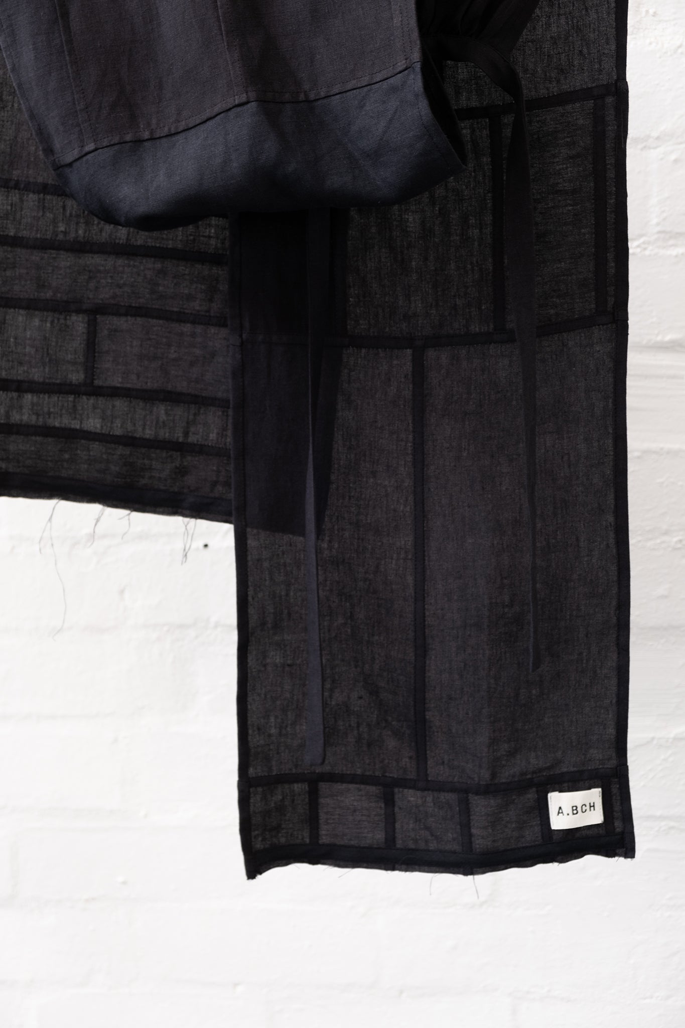 Red Line - The Styling Piece Black in organic linen offcuts